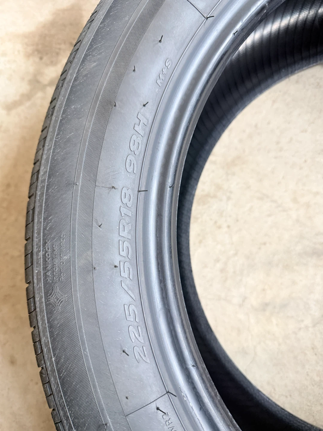 Hankook Kinergy GT Tire 225/55R18 98H - photo 2