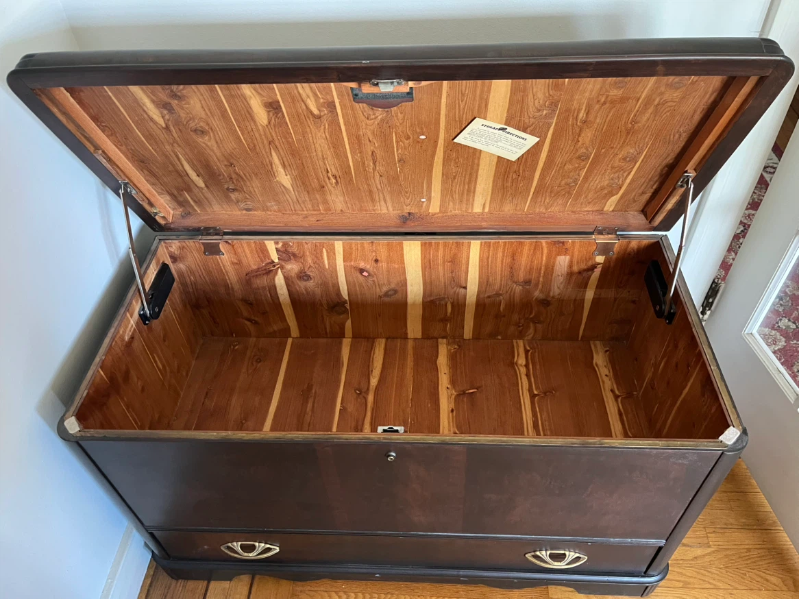 Refurbished 1900s Vintage NABCO Cedar Chest - photo 2