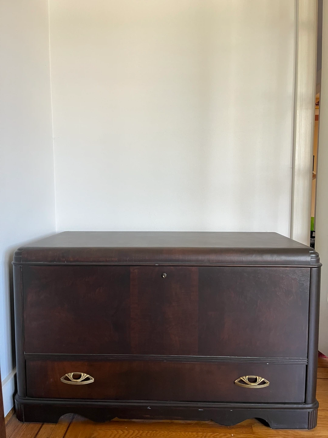 Refurbished 1900s Vintage NABCO Cedar Chest - photo 3