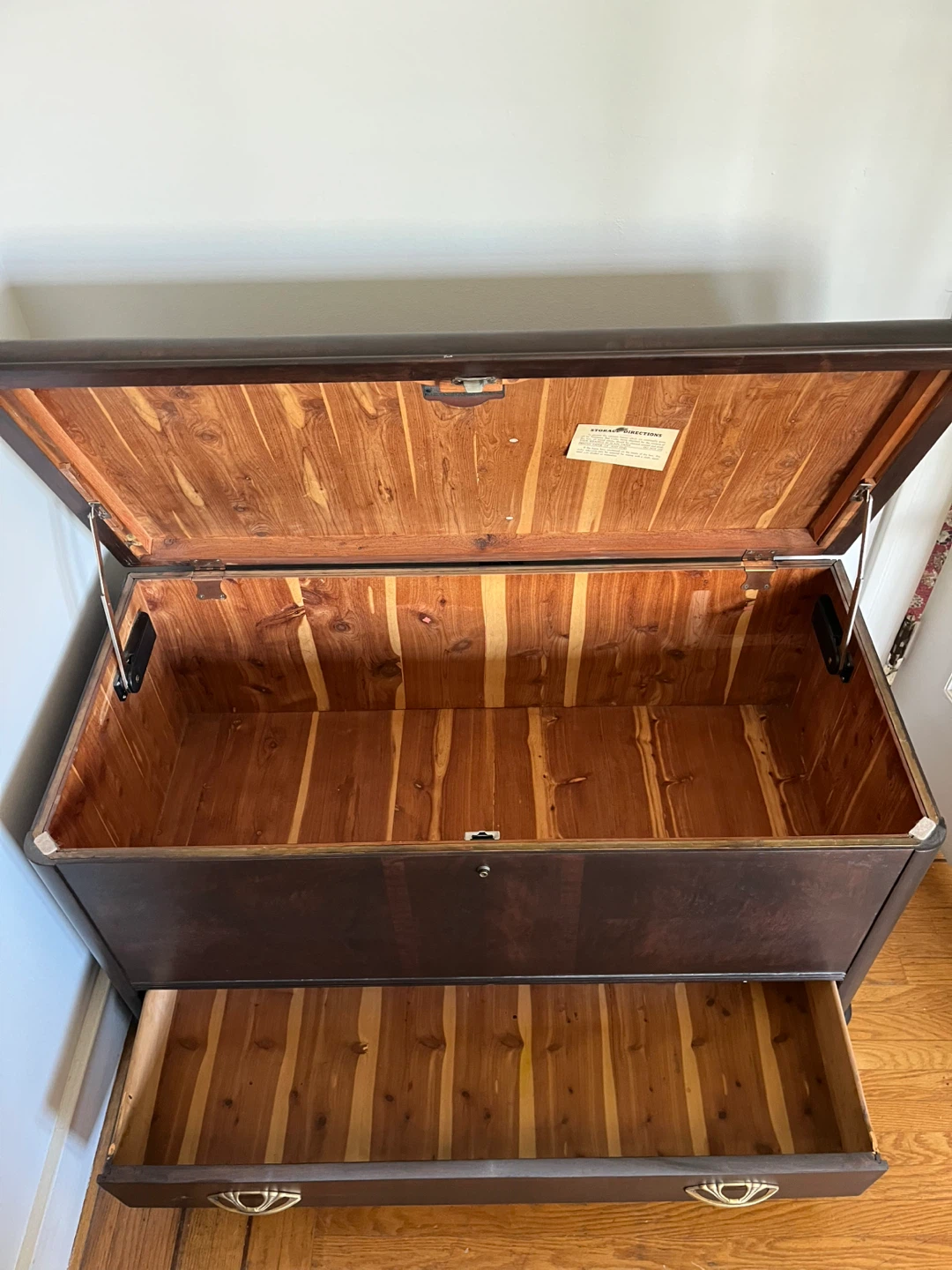 Refurbished 1900s Vintage NABCO Cedar Chest - photo 4