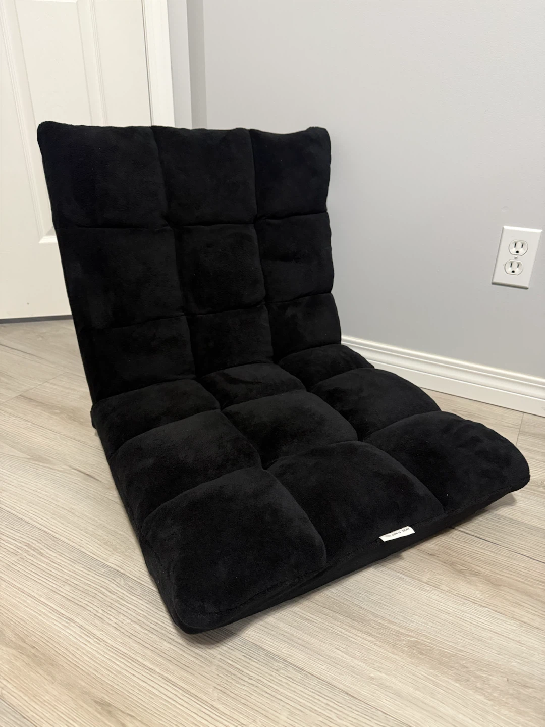 Adjustable floor chair