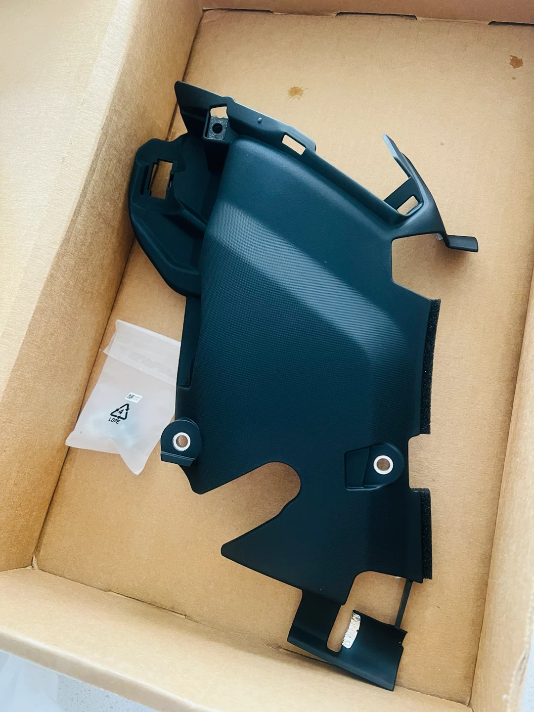 R1 07-08 OEM RIGHT DRIVER REARSET PROTECTOR TRIM COVER
