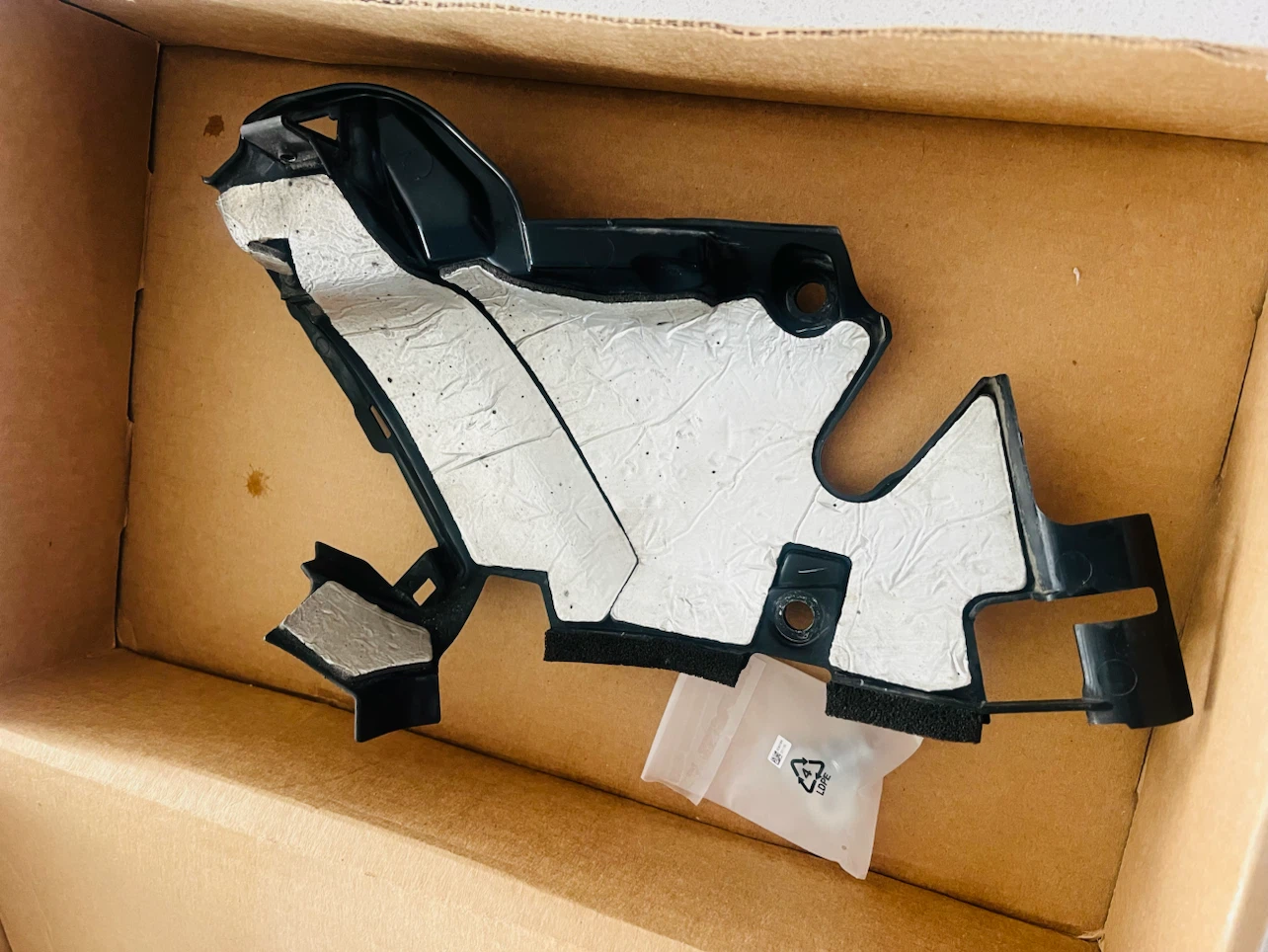 R1 07-08 OEM RIGHT DRIVER REARSET PROTECTOR TRIM COVER - photo 3