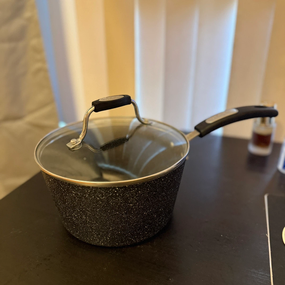 Granite non-stick saucepan with glass lid