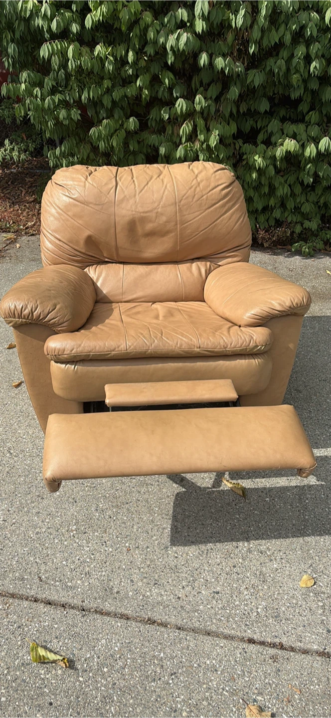Leather Rocker recliner - photo 2
