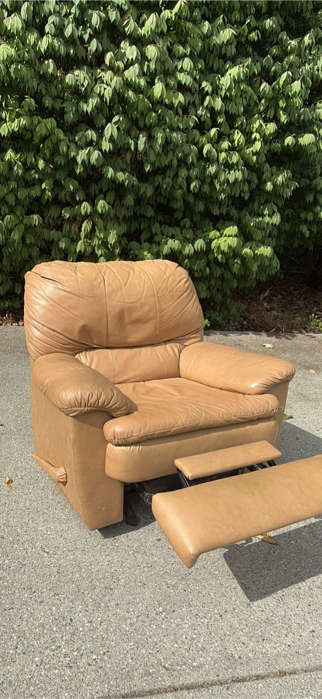 Leather Rocker recliner - photo 3
