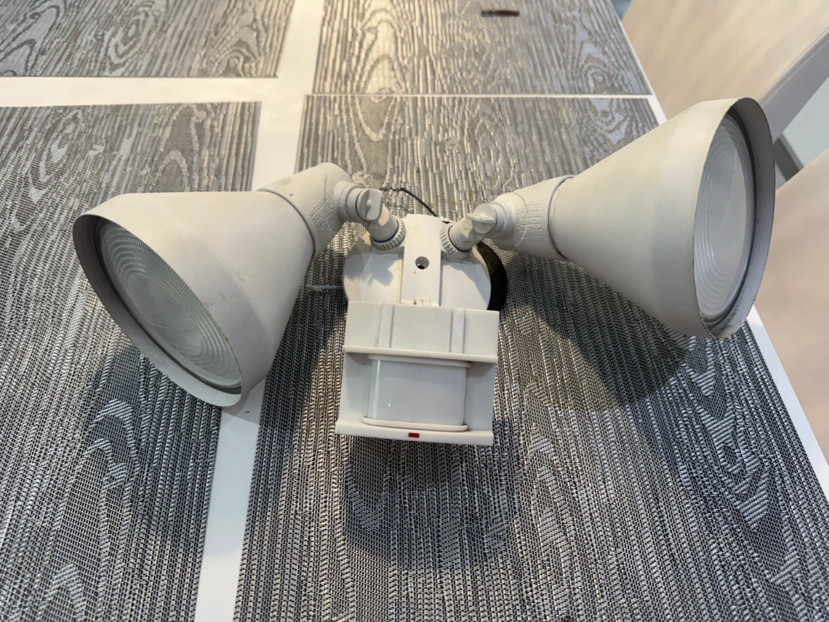 Double Head Motion Sensor Flood Light - photo 2