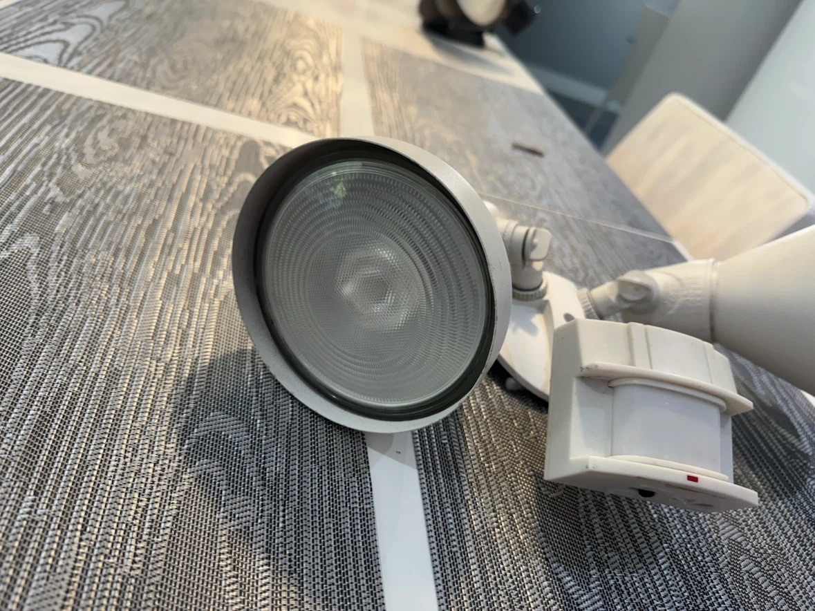 Double Head Motion Sensor Flood Light - photo 3