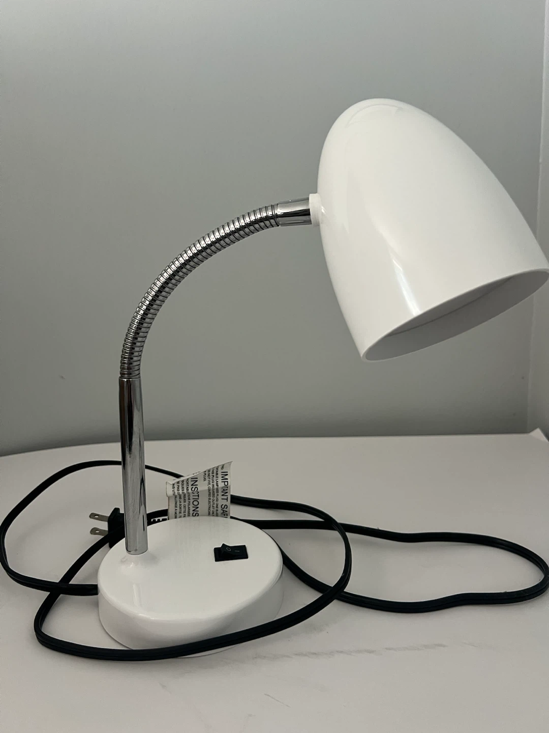 White desk lamp - photo 2
