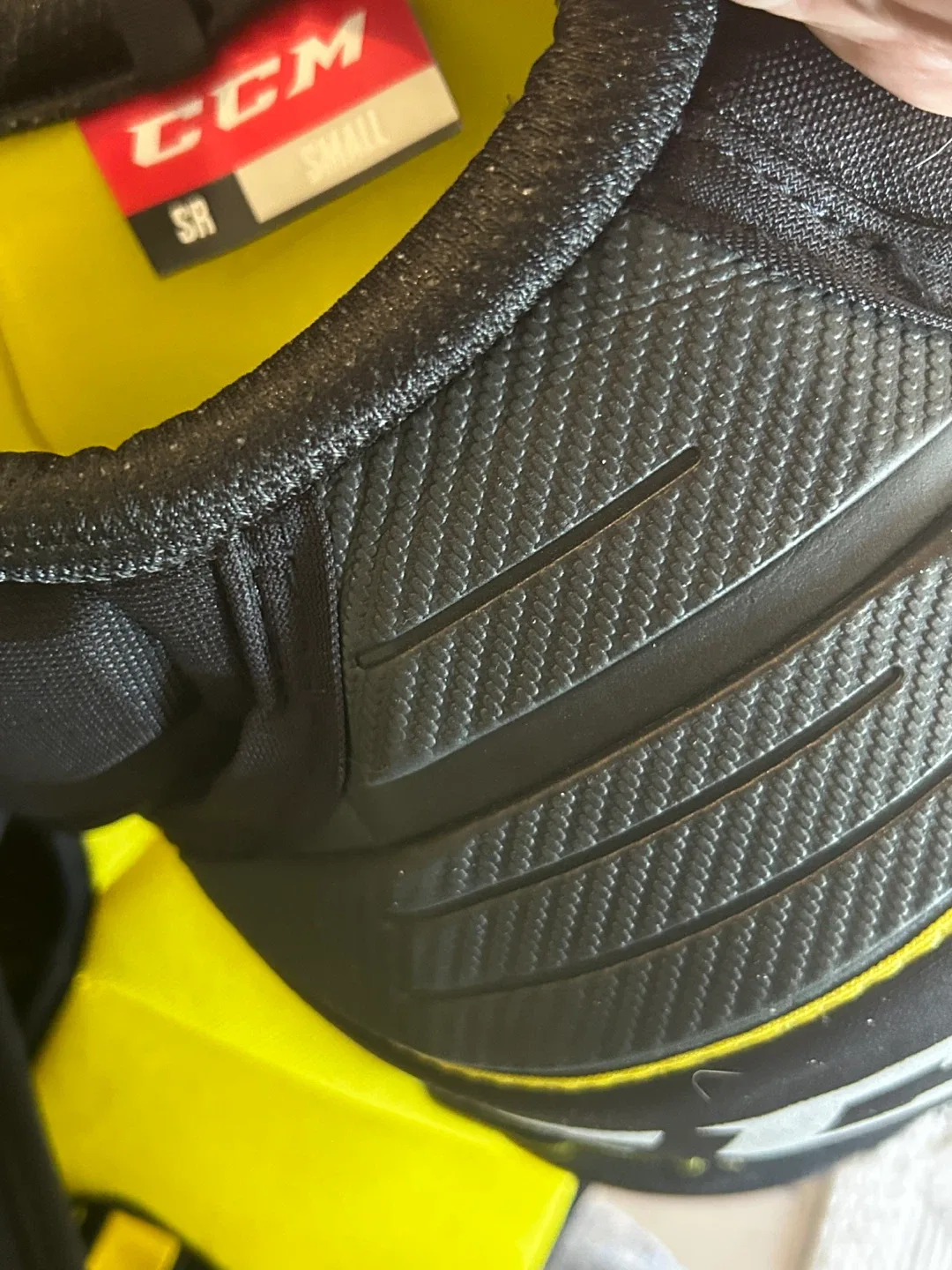 CCM Classic Shoulder Pads, Size Senior Small