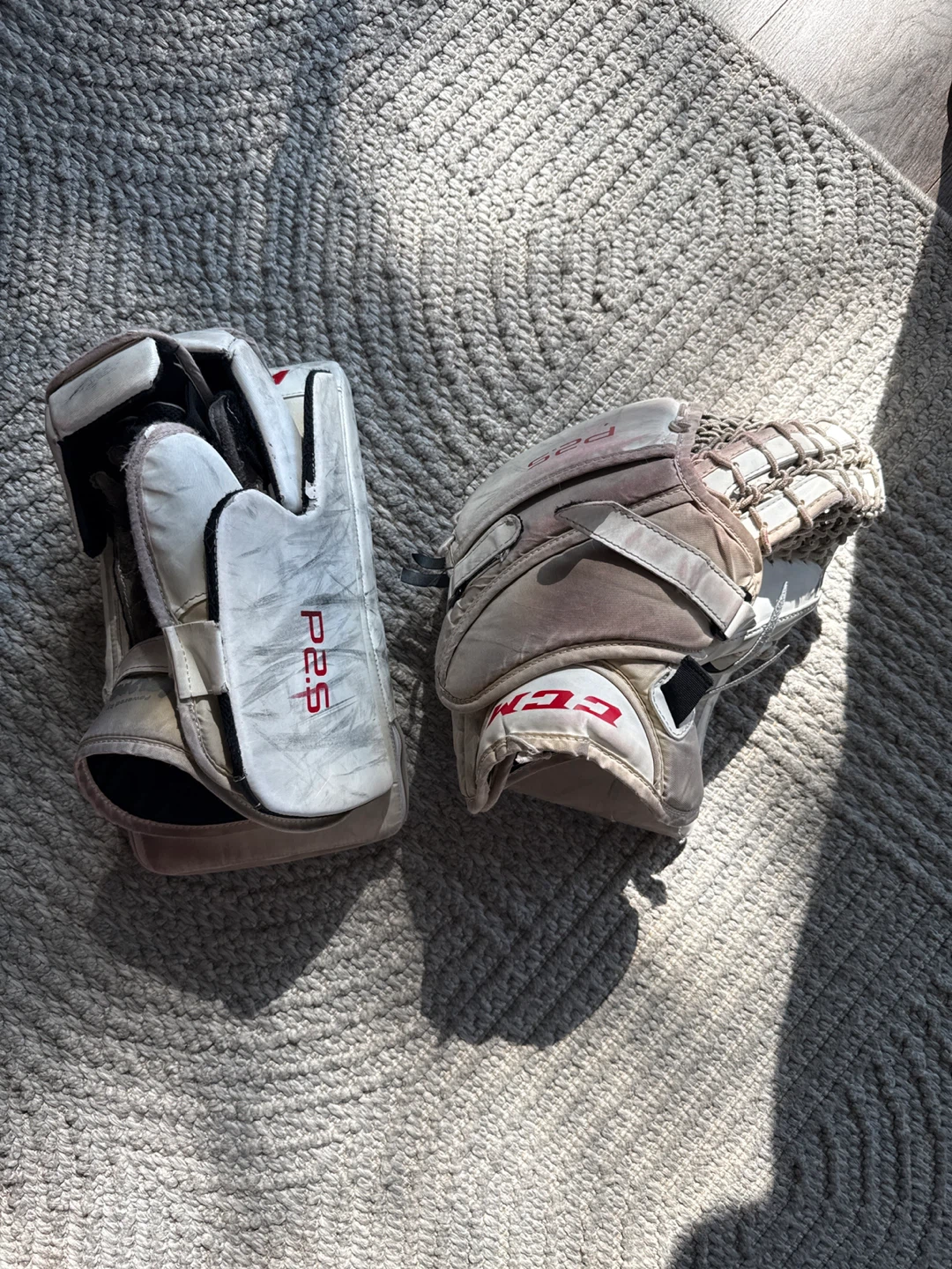 CCM P2.5 Junior Goalie Blocker and Trapper Set - photo 2