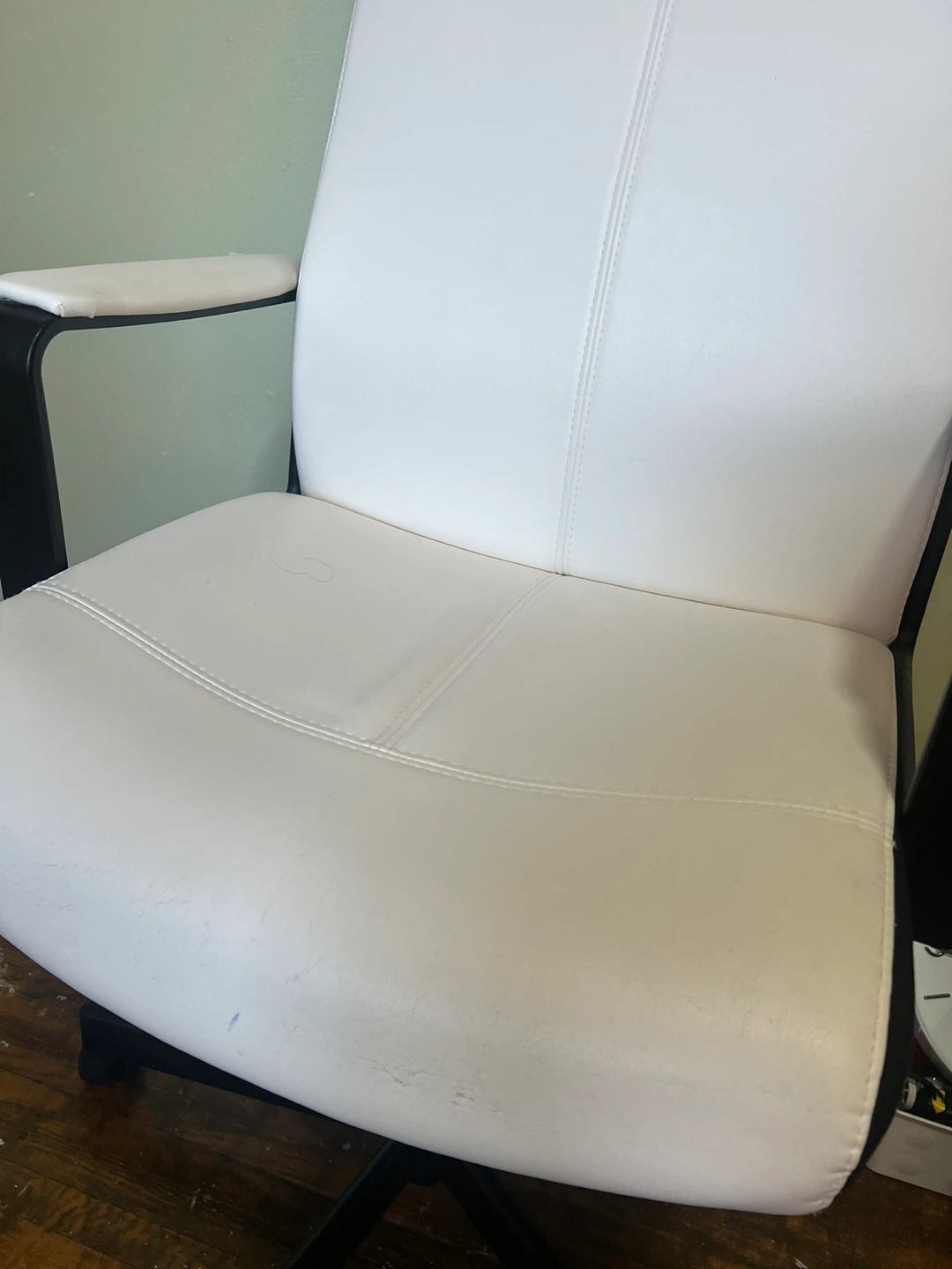 Moving sale: IKEA desk chair white - photo 3