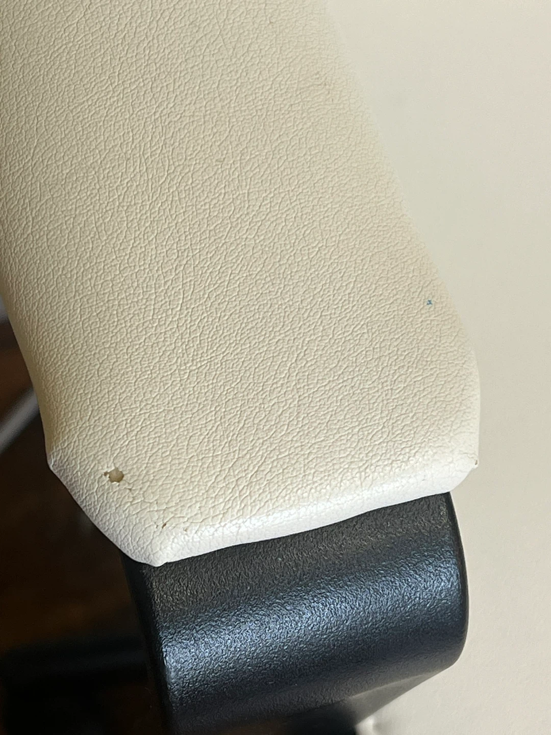 Moving sale: IKEA desk chair white - photo 5