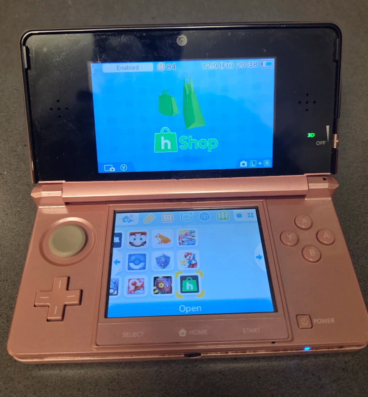Hacked pink 3ds (ctr-001)