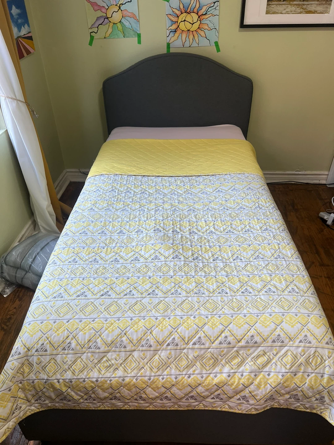 Moving sale: Quilt two-sided bedspread.