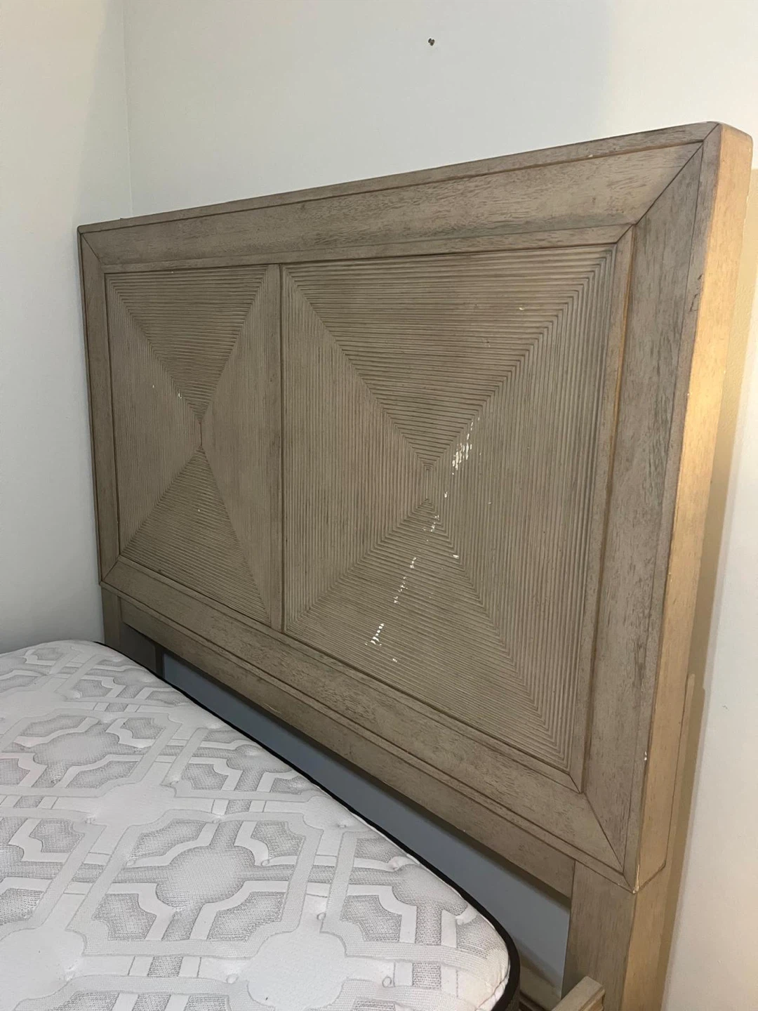 Queen Size Bed Frame - photo 4