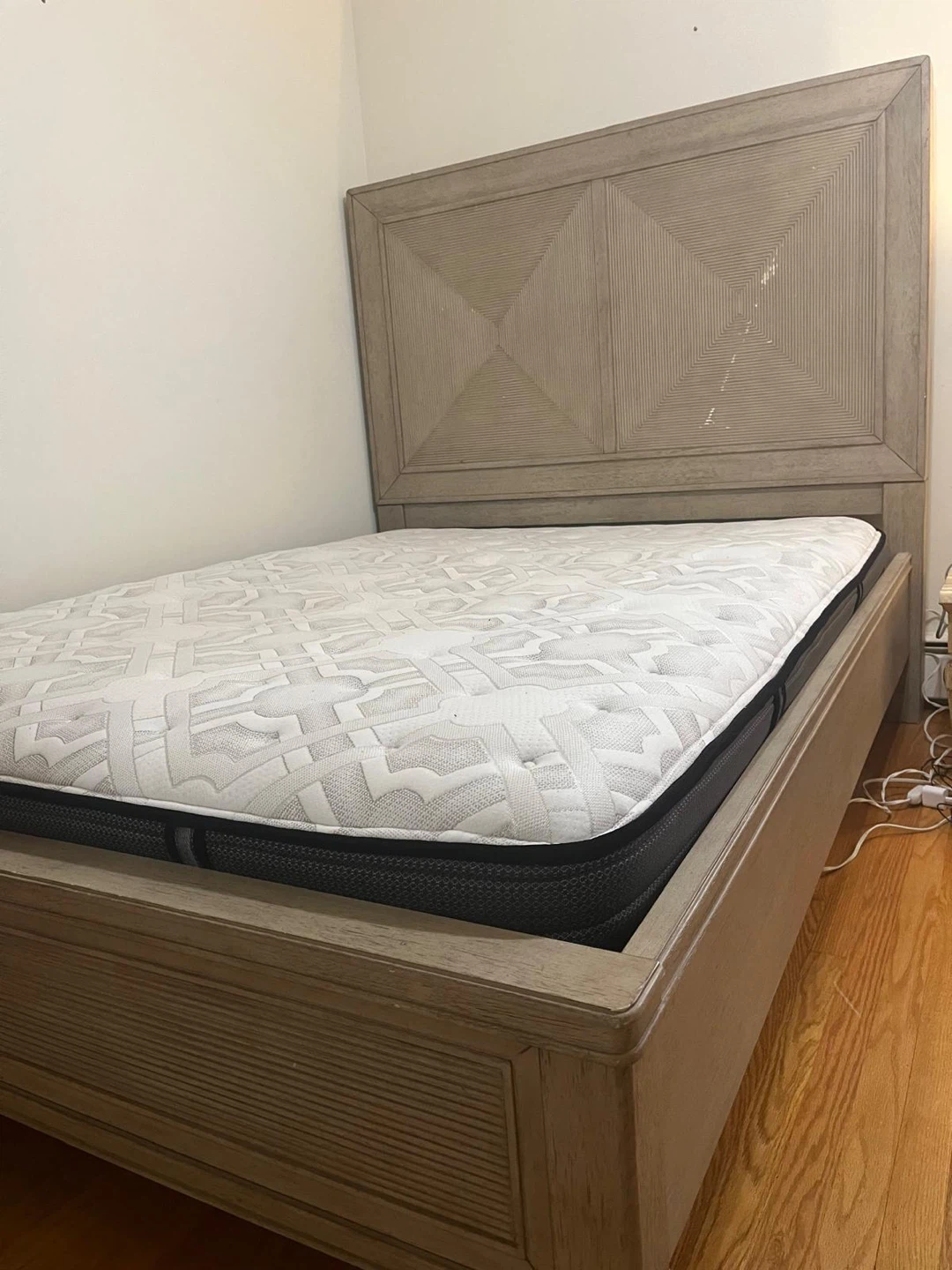 Queen Size Bed Frame - photo 5