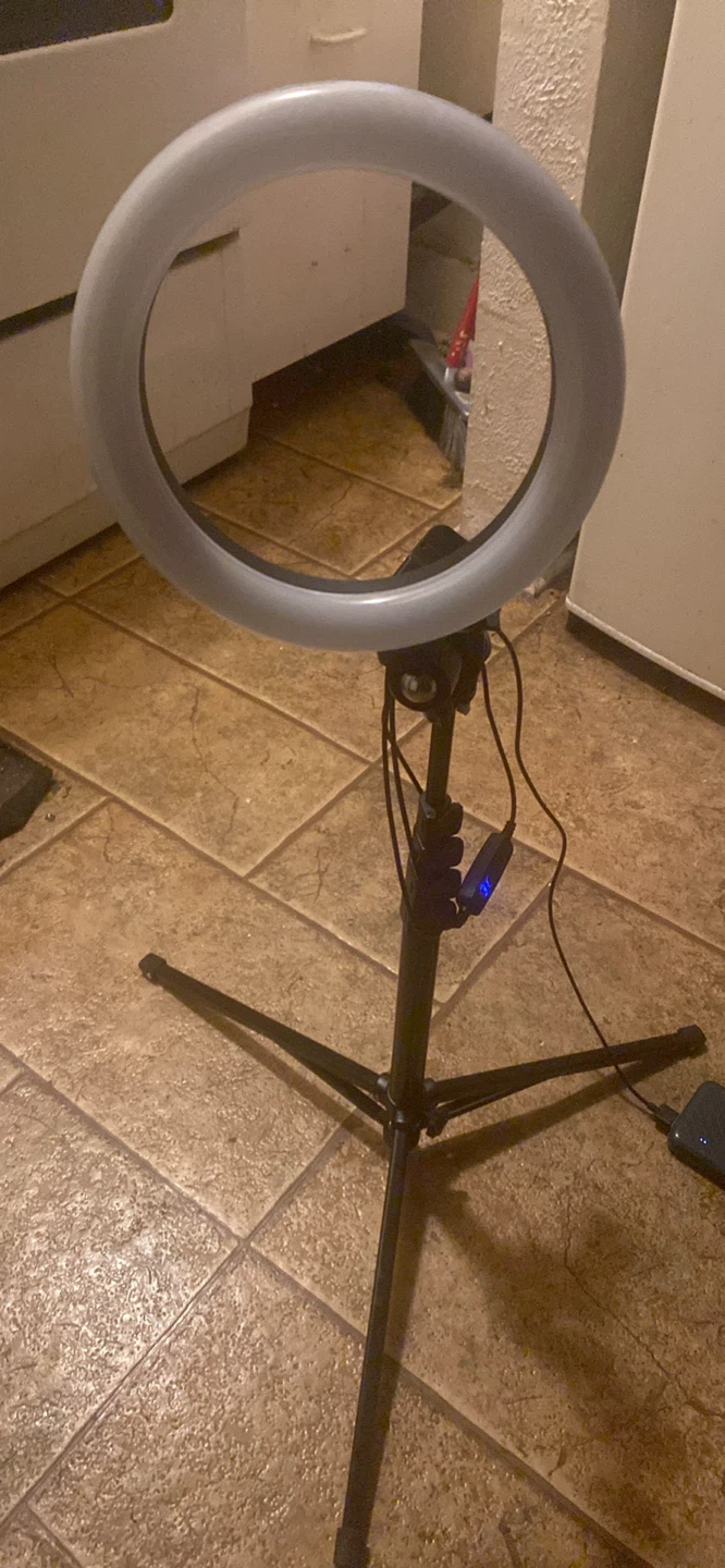 LED Ring Light with Adjustable Tripod Stand - photo 2