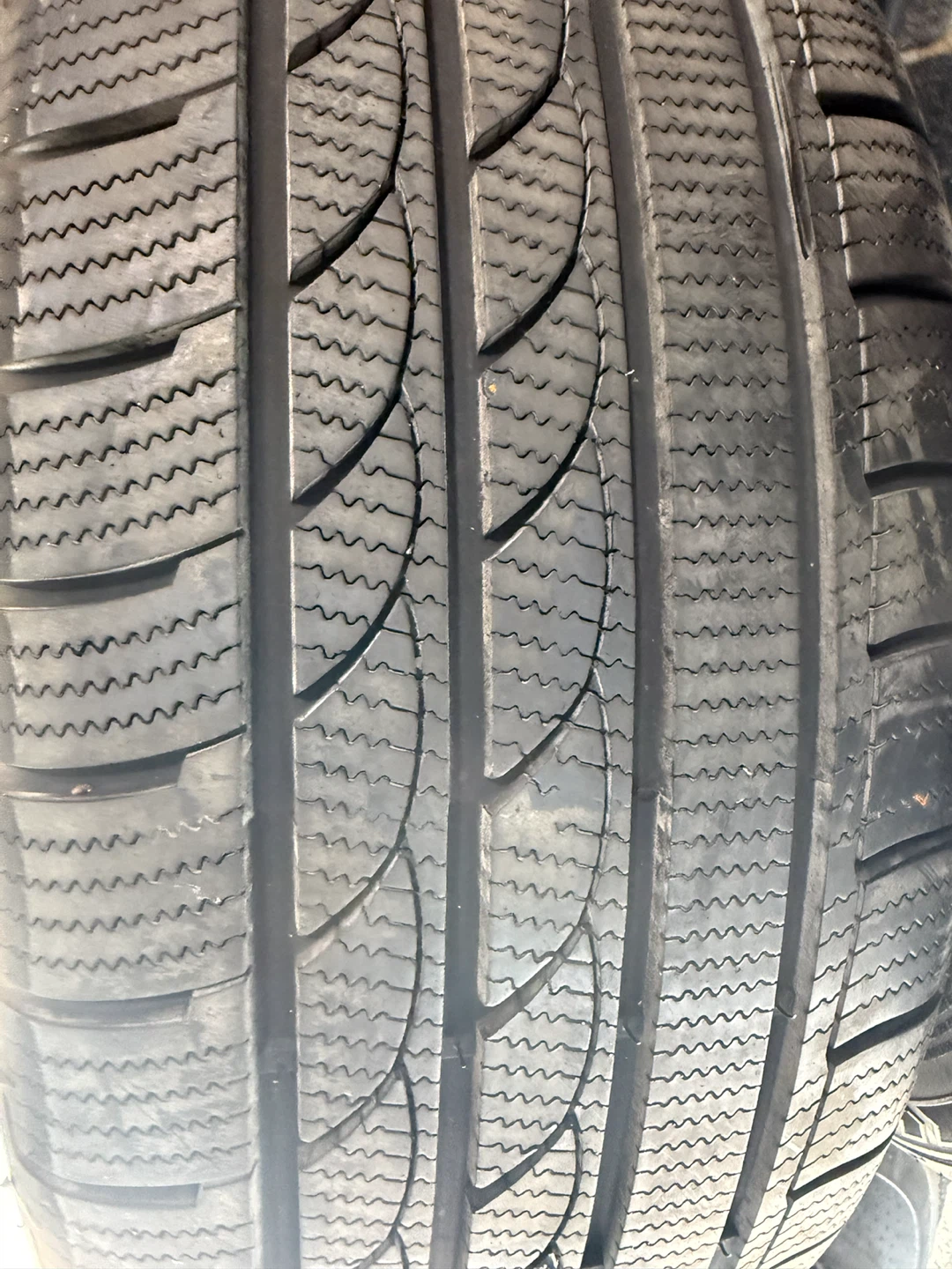Winter  tore 2new Minerva ice-plus m+s 225-40-R19 93V XL