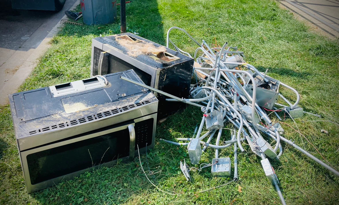 Garage & basement  / cleanout  / junk hauling - photo 3