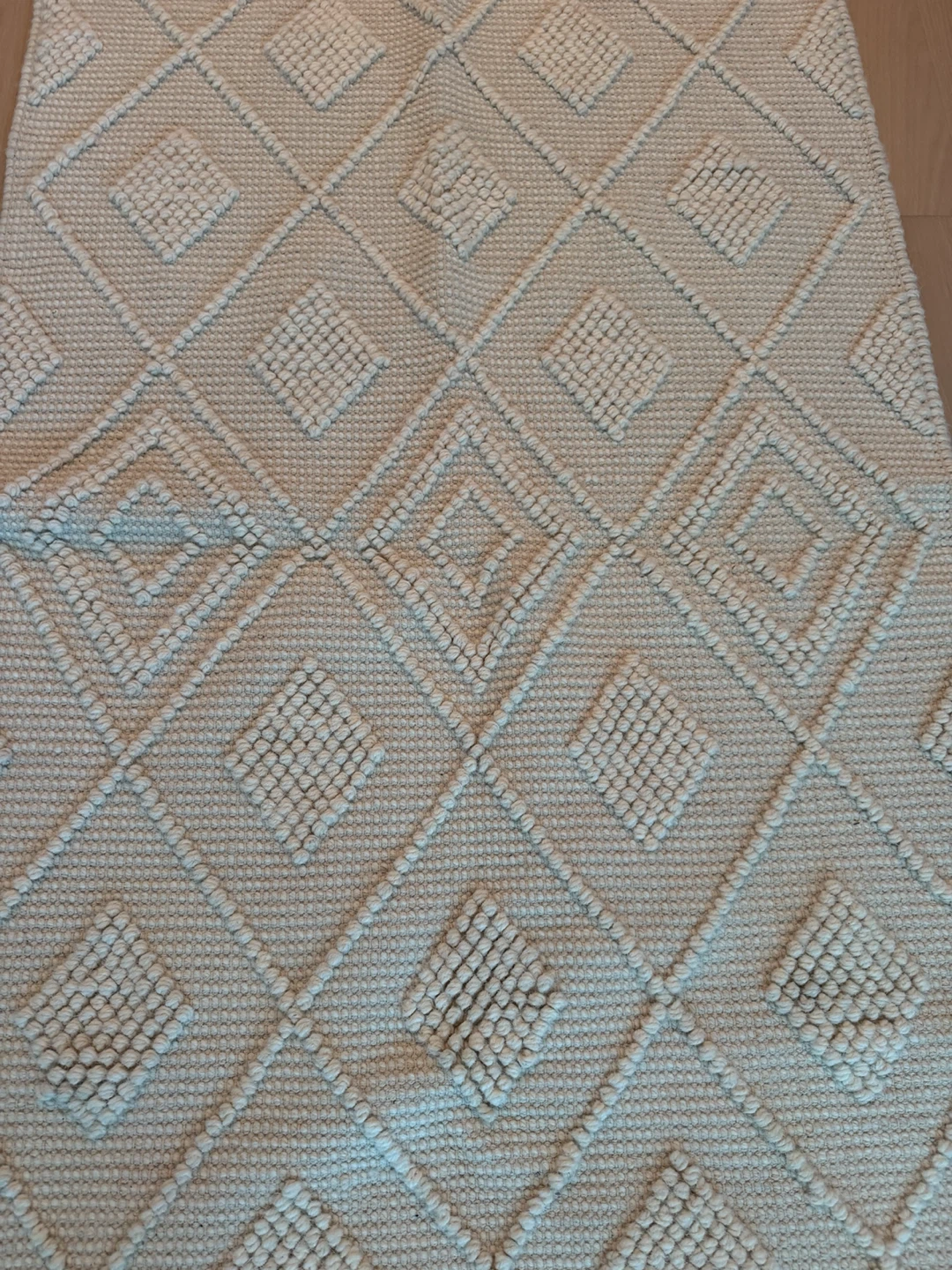 Cream Diamond Pattern Area Rug - photo 2