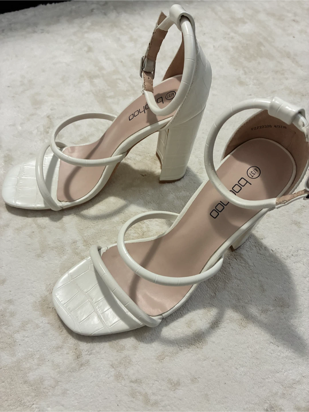Boohoo Size 7 White Croc-Effect Block Heels