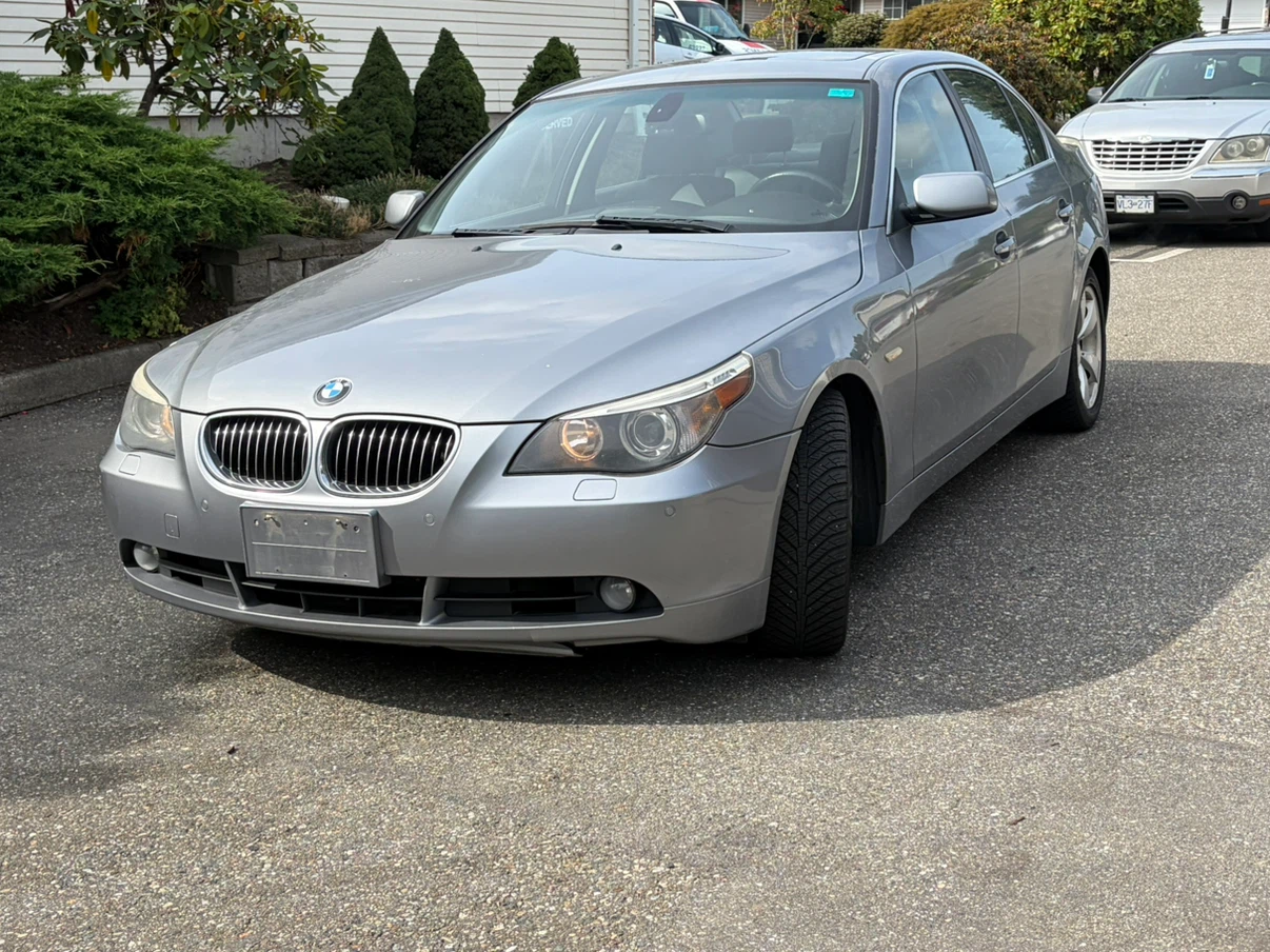 BMW 525i Sedan
