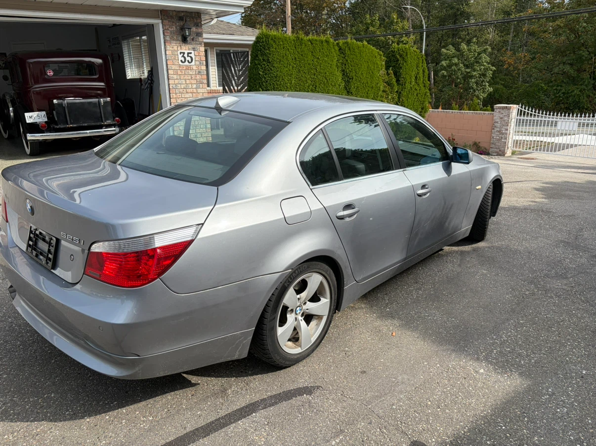 BMW 525i Sedan - photo 2