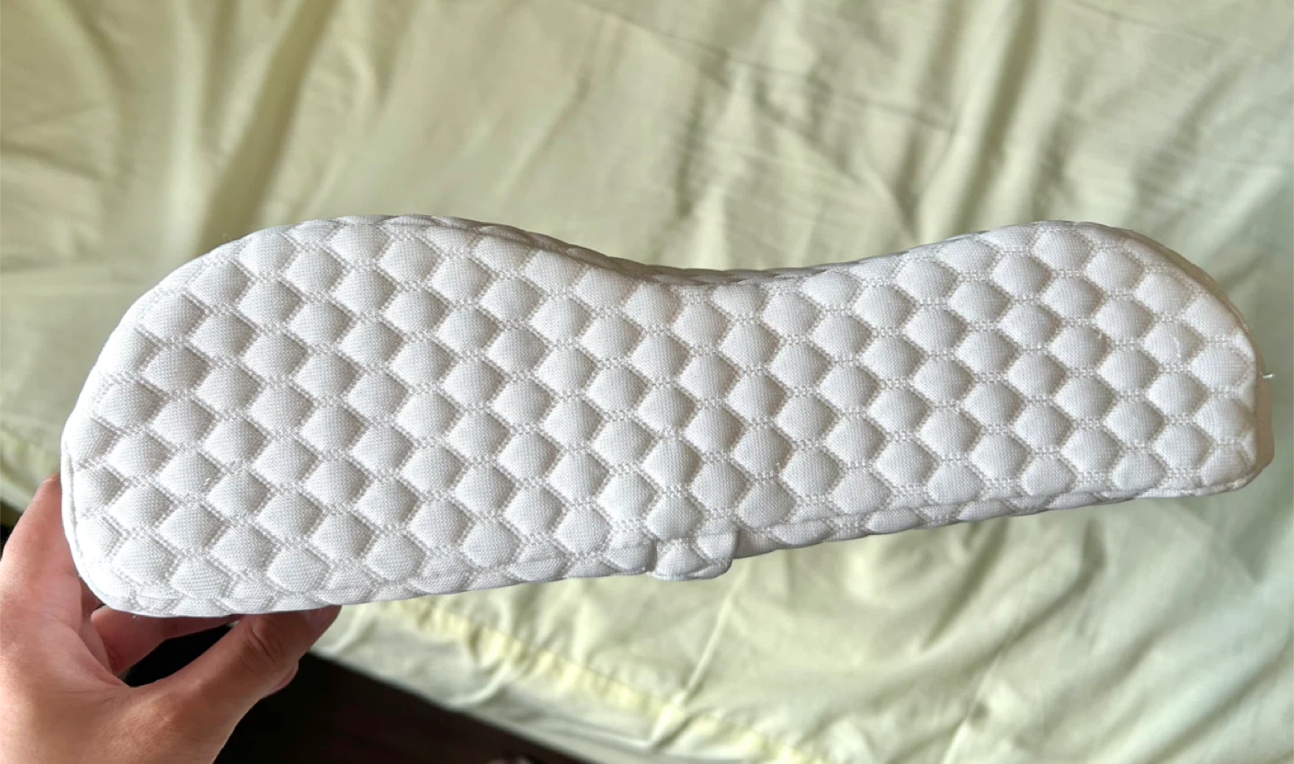 White Memory Foam Ergonomic Pillow - photo 2