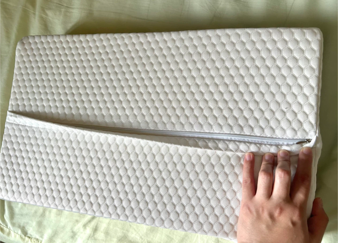 White Memory Foam Ergonomic Pillow - photo 4