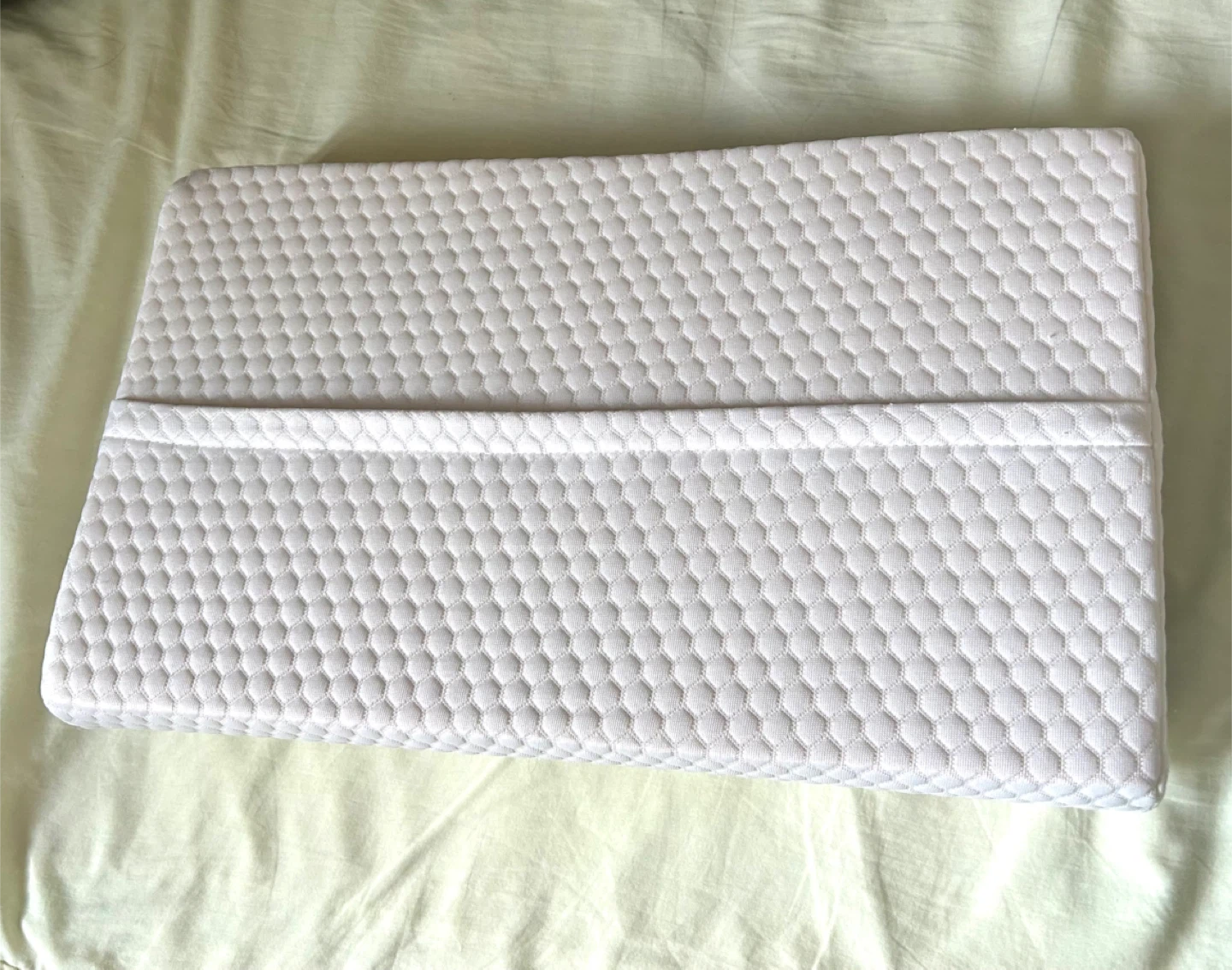 White Memory Foam Ergonomic Pillow - photo 3