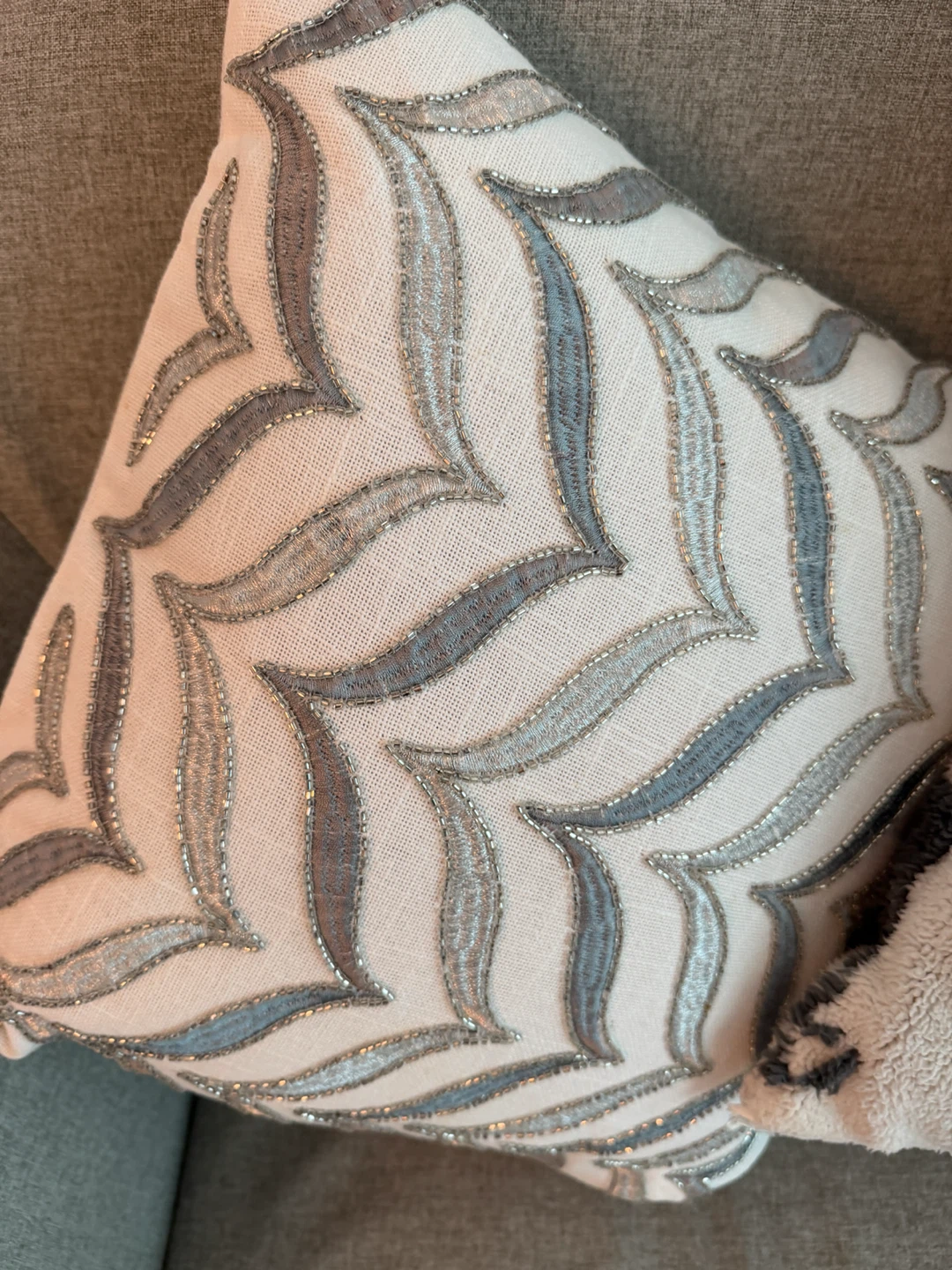 Set of two decorative throw pillows - photo 3
