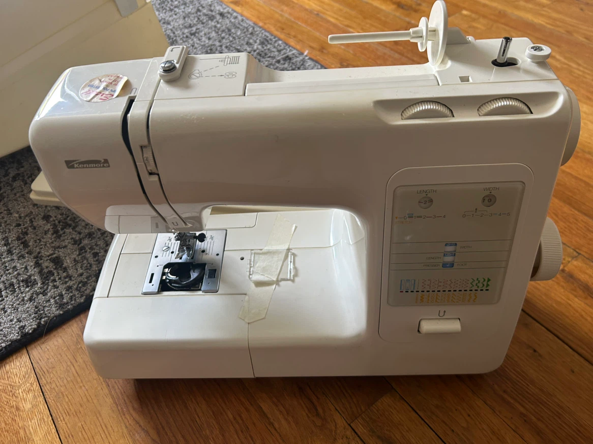 Kenmore Sewing Machine with Hard Carrying Case - photo 3