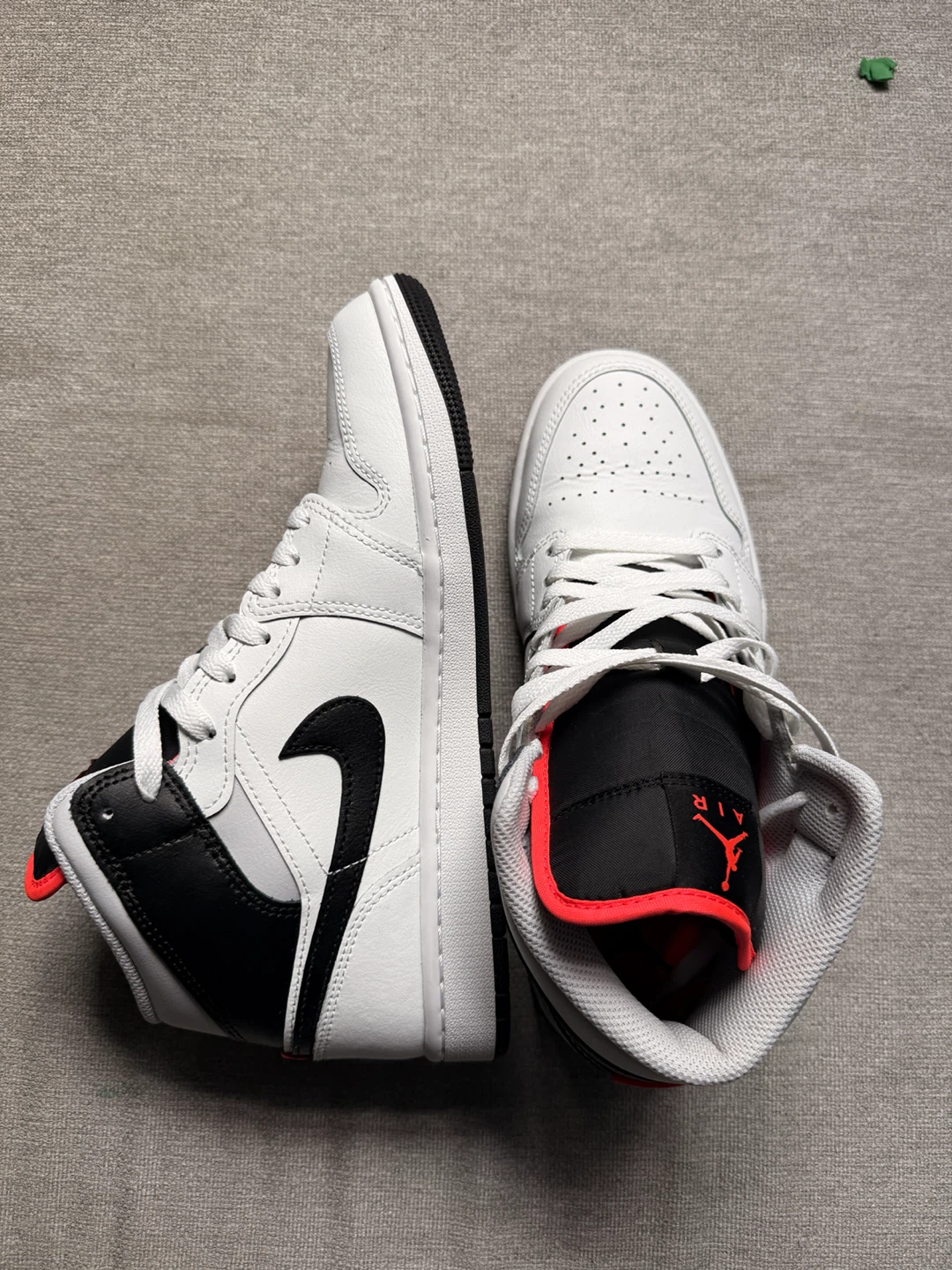 Jordan 1 Mid White Black Gym Red