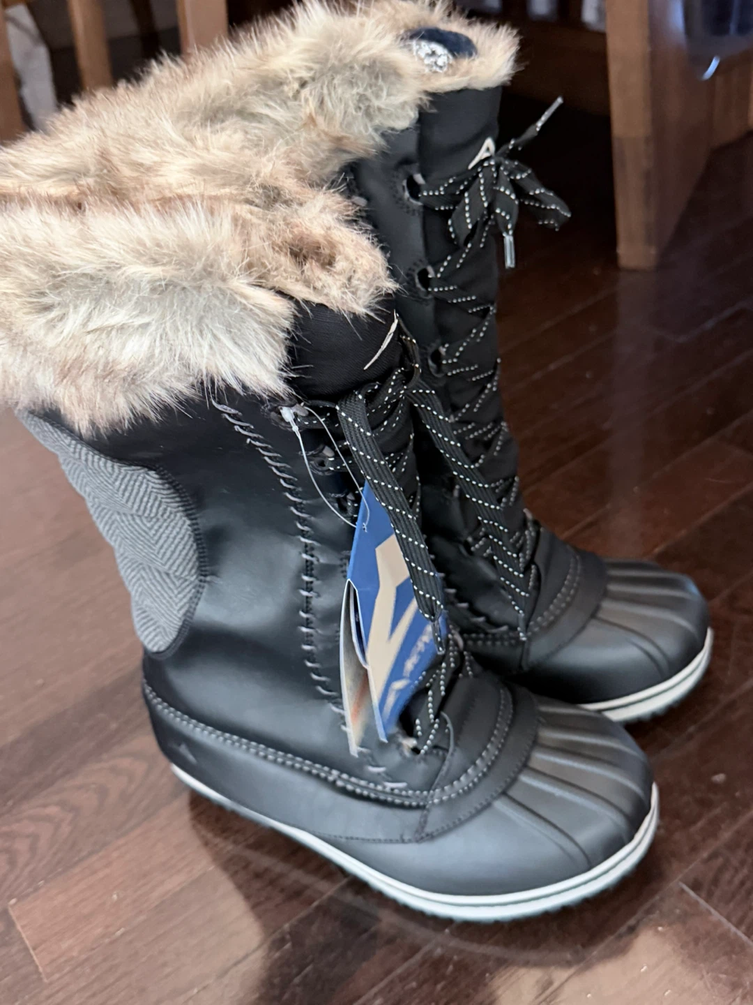 Snow boots