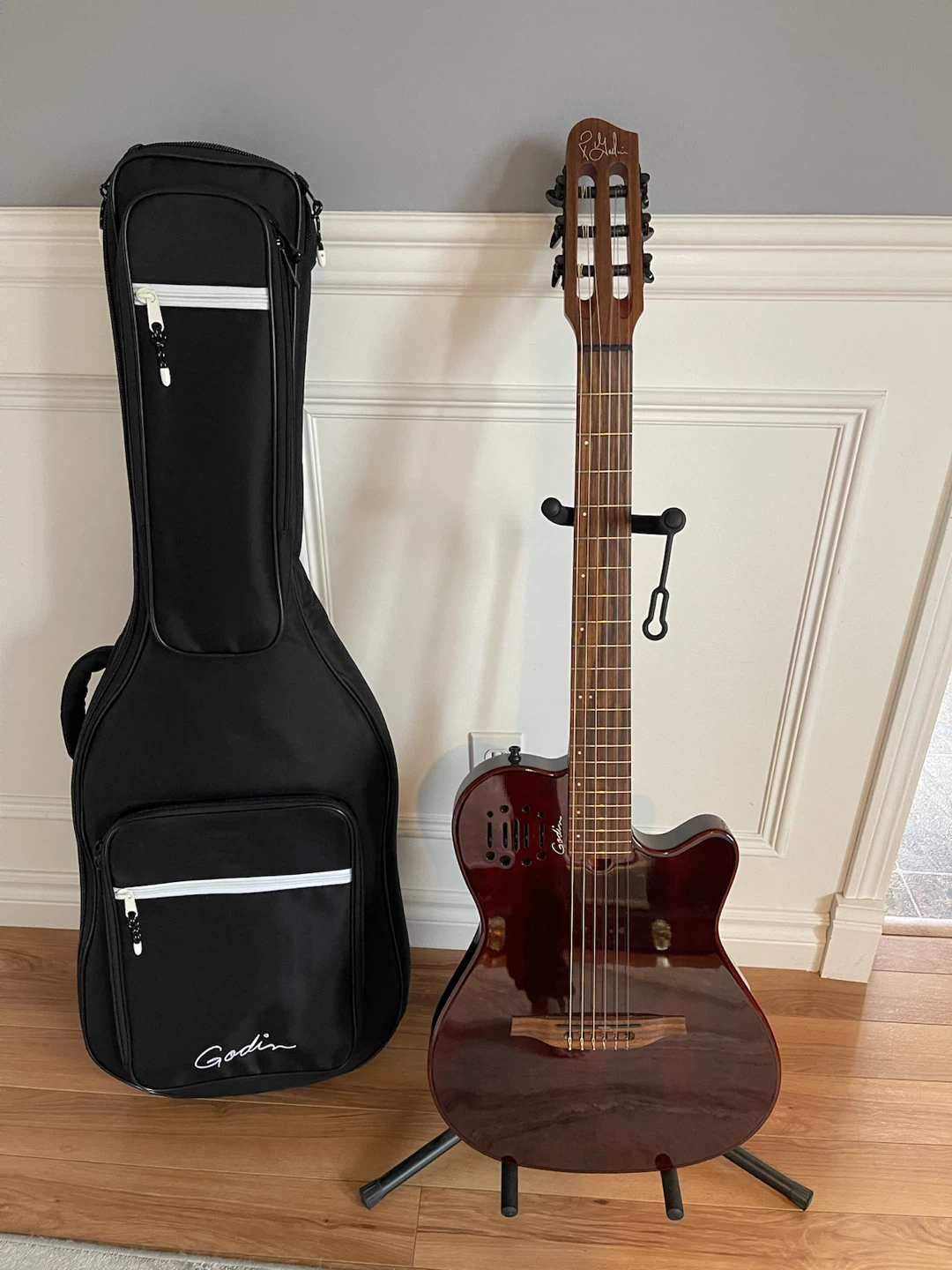 Godin Multiac Mundial Guitar