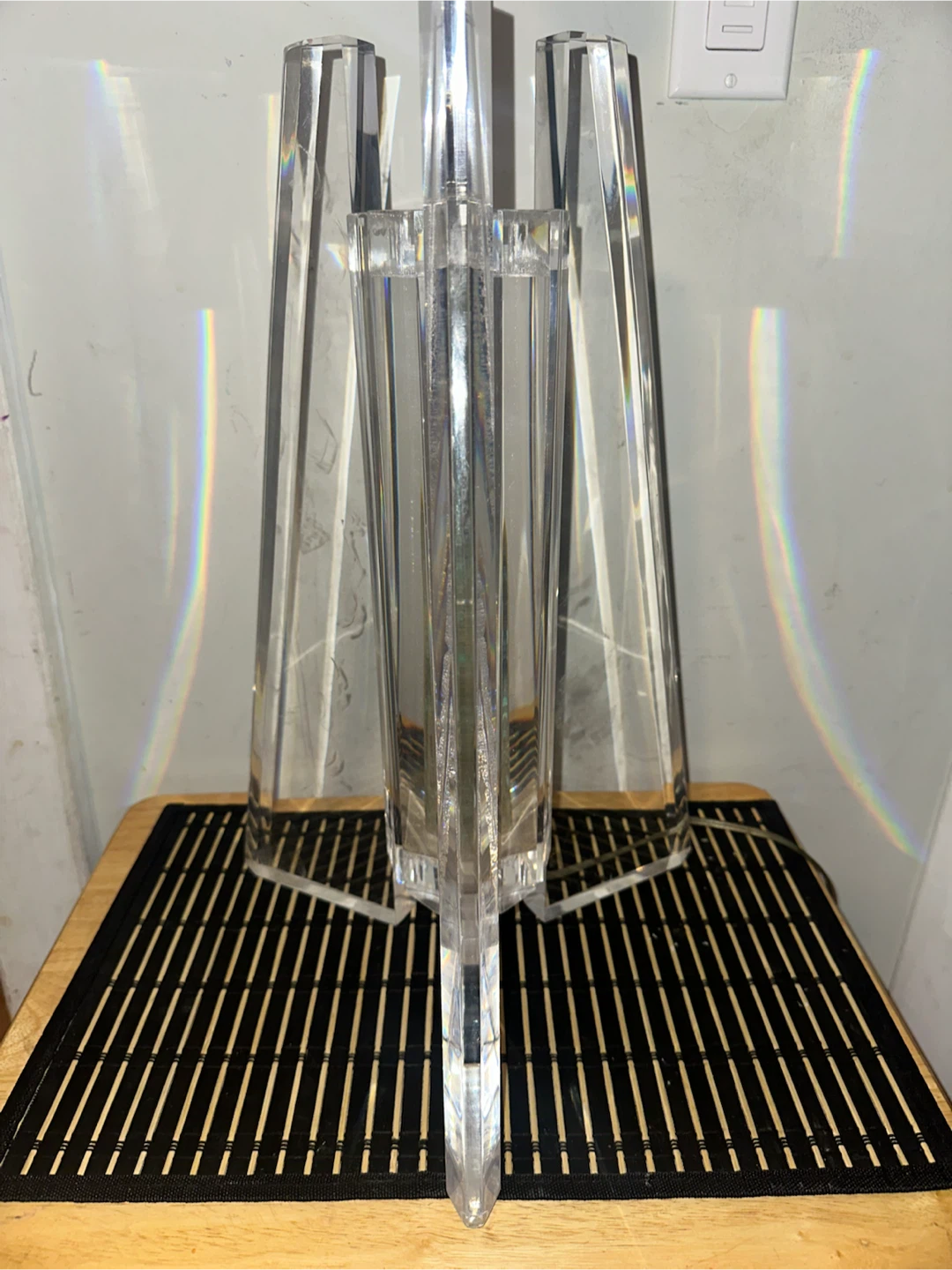 Mid Century Modern Lucite Table Lamp - photo 3