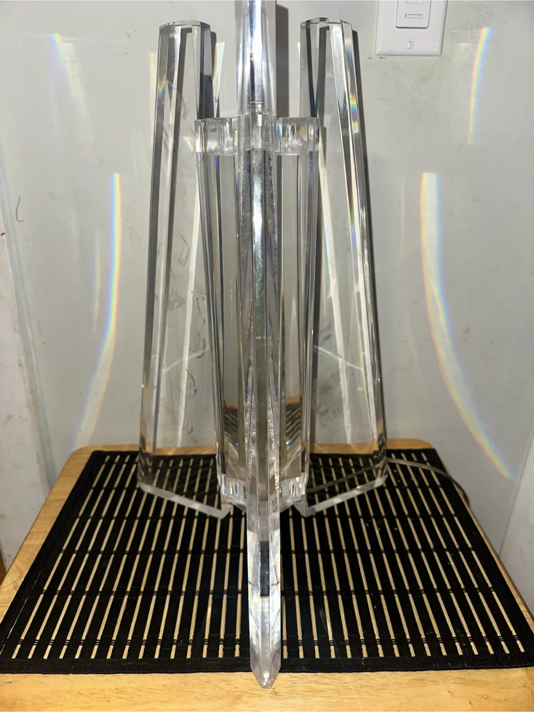 Mid Century Modern Lucite Table Lamp - photo 3