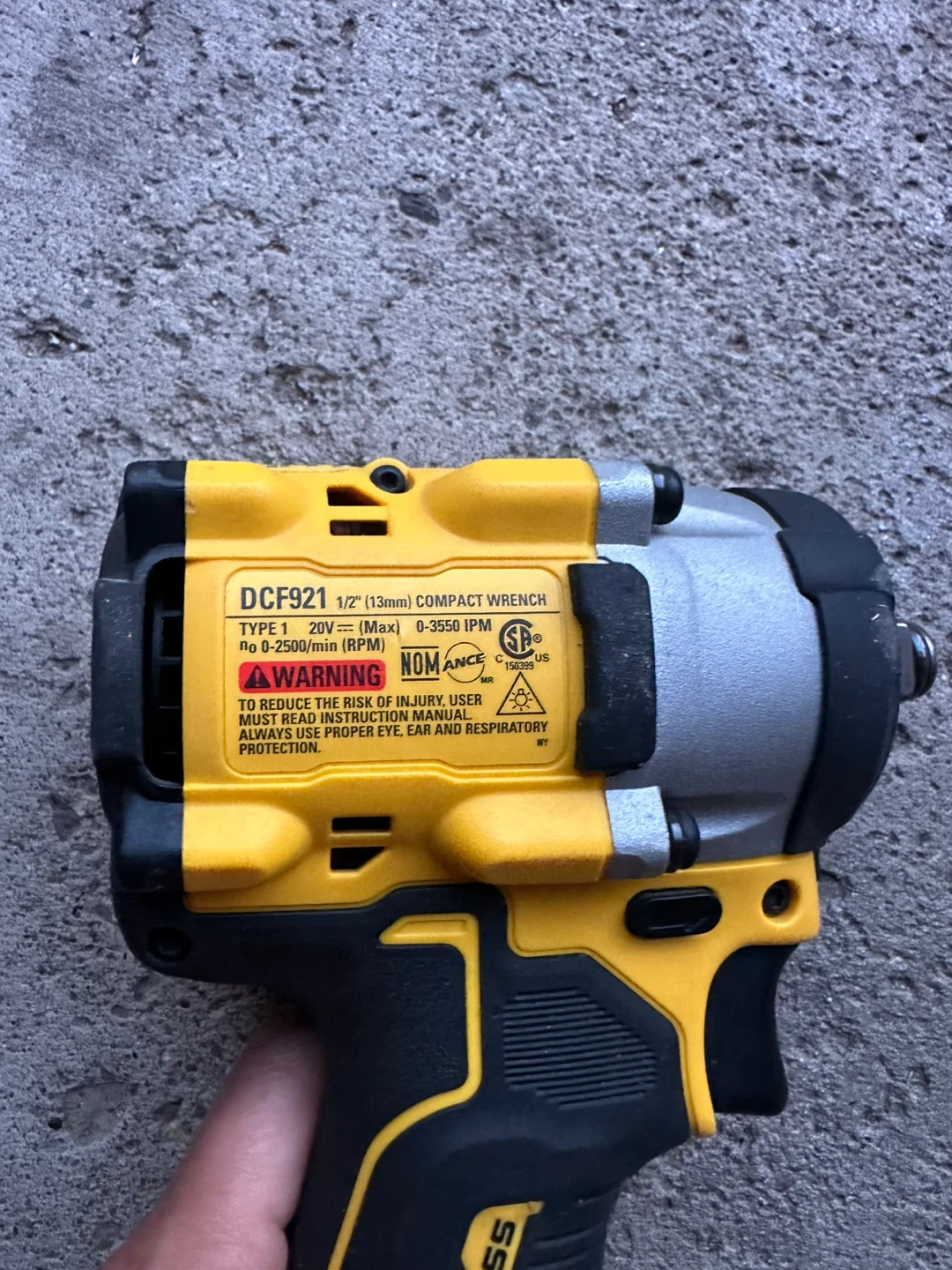 DeWalt DCF921 20V Max 1/2" Compact Impact Wrench - photo 2