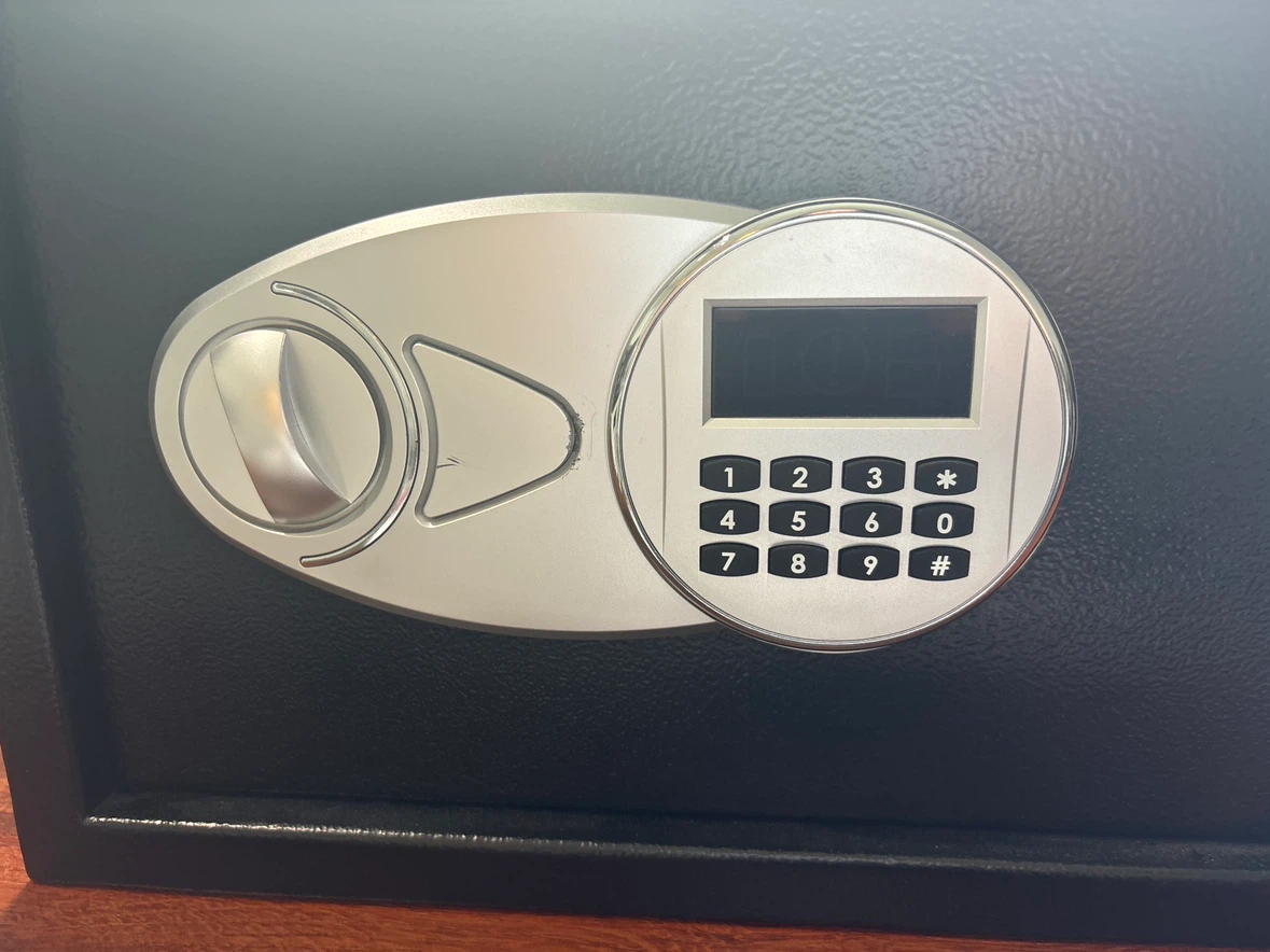 Amazon Basics Electronic Security Safe - photo 2