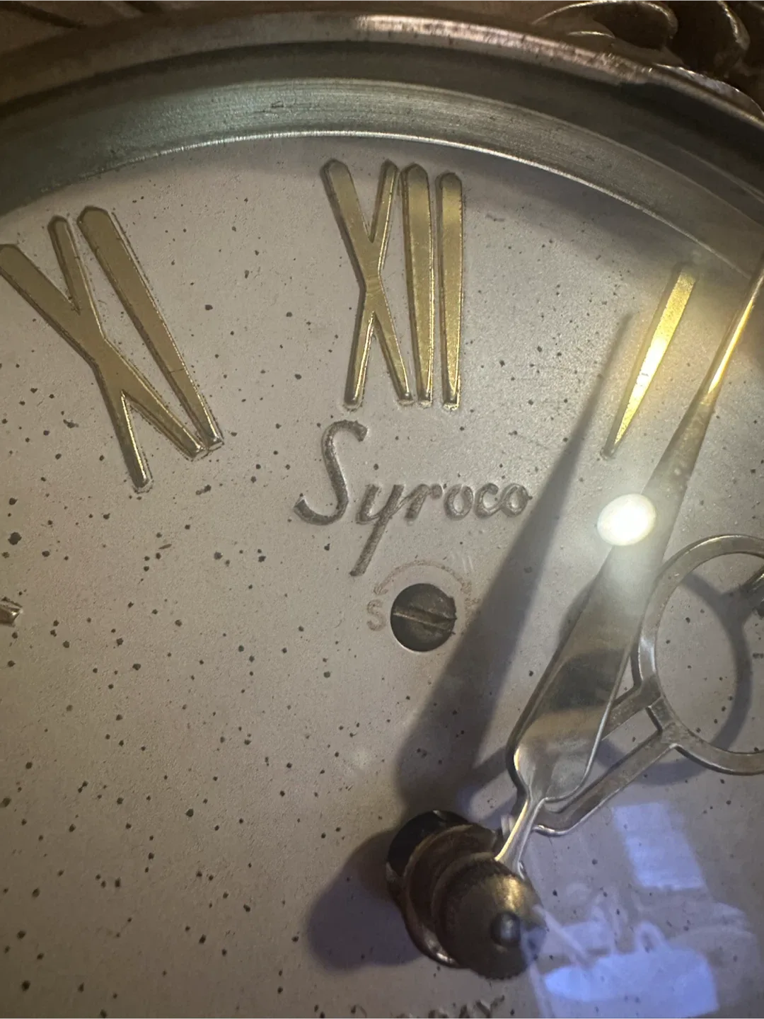 Vintage Syroco 8 Day Clock with Key - photo 5