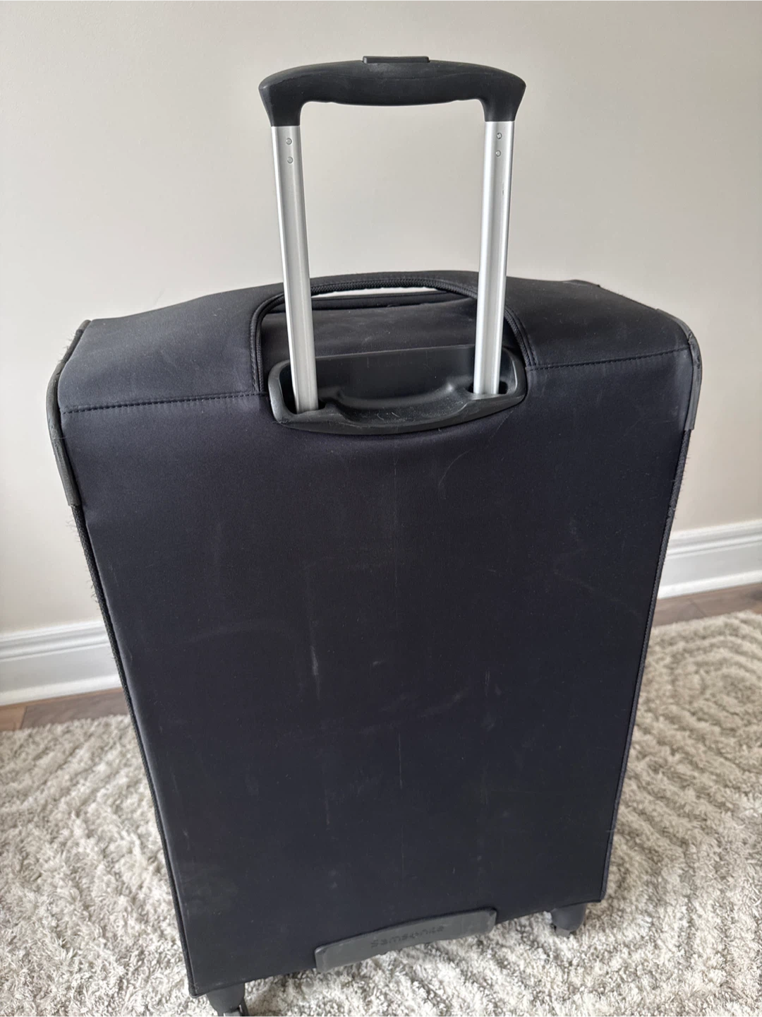 Free- large samsonite roller suitcase with lock - photo 3