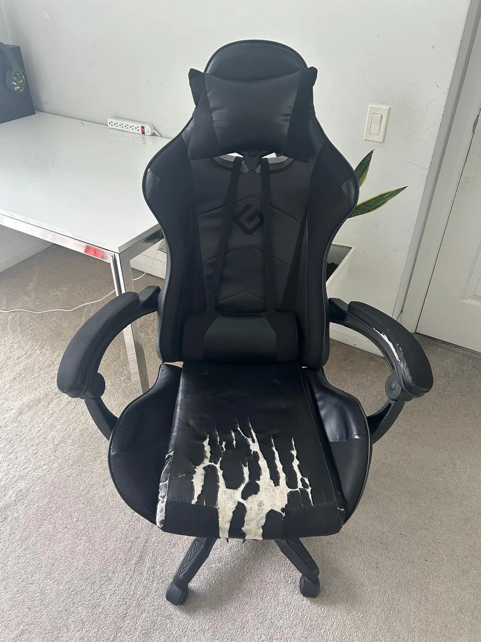 Black Gaming Chair - photo 2