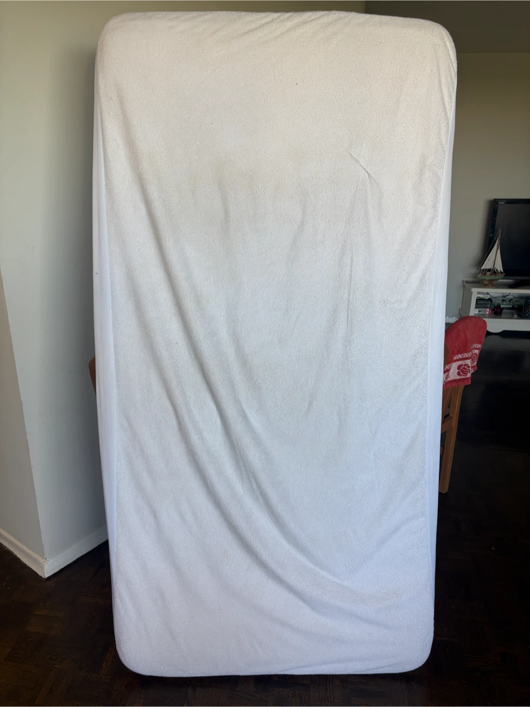 Twin size mattress with protective cover - photo 3