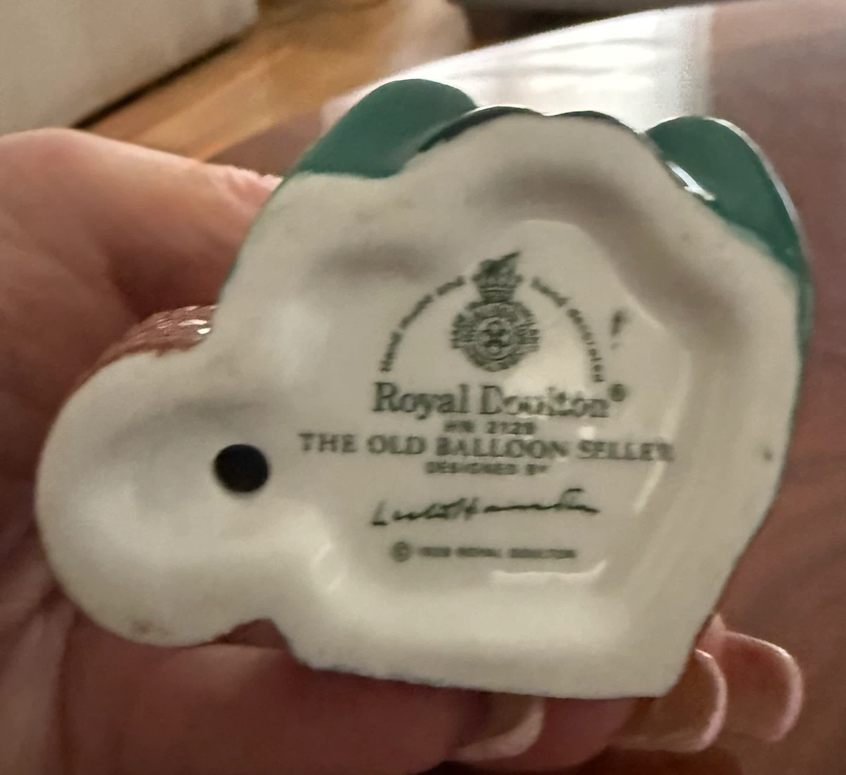 Royal Doulton The Old Balloon Seller Figurine HN 2129 - photo 2