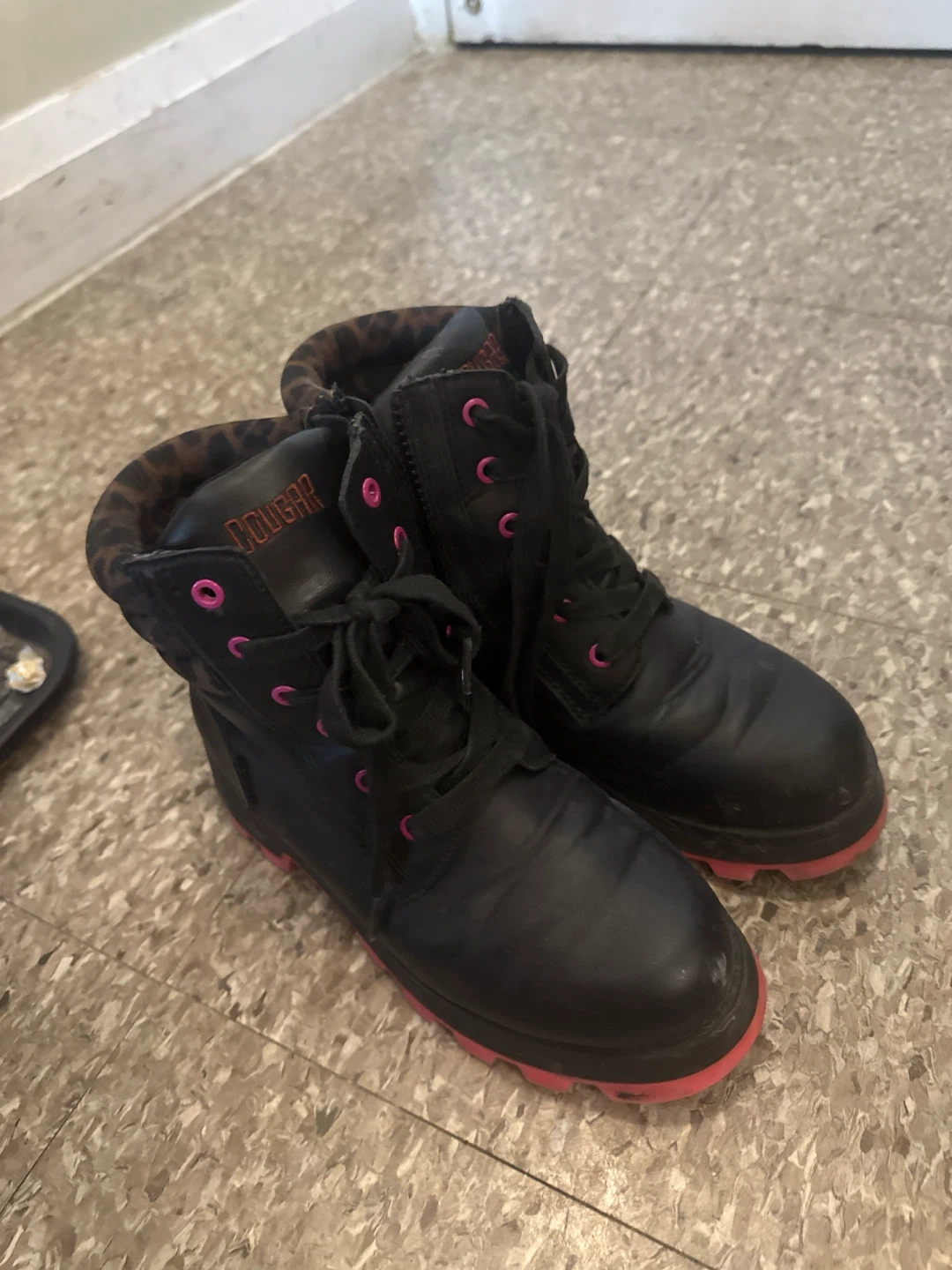 Cougar Sasha Winter Boots Size 6