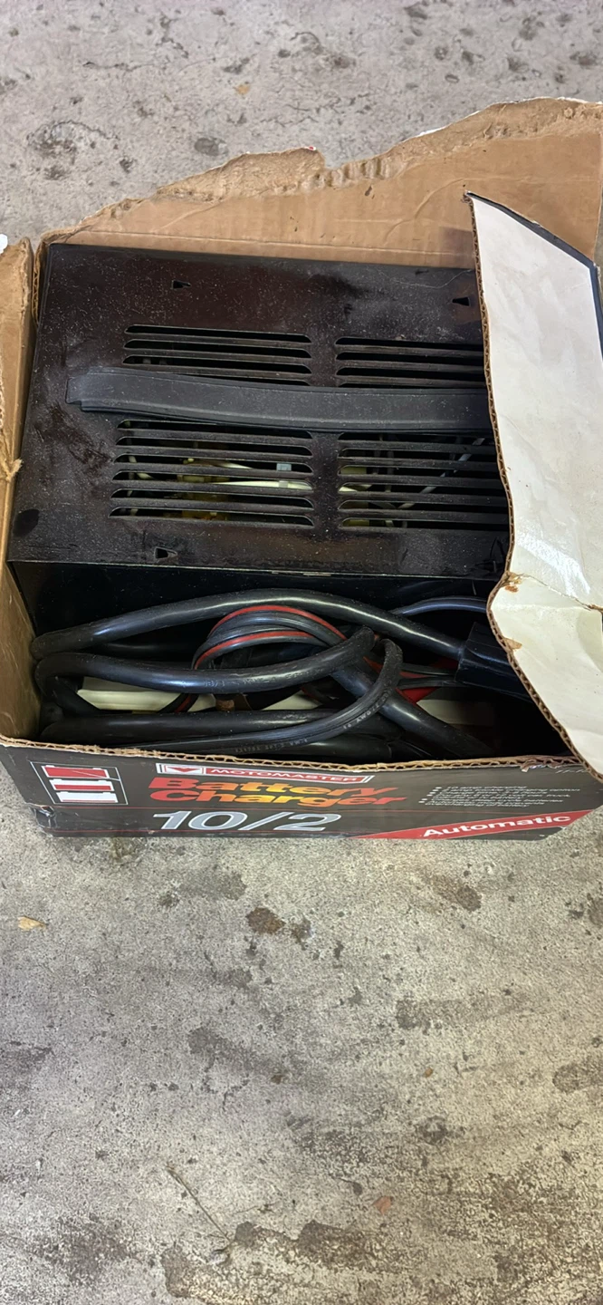 Battery Charger for Sale - photo 2