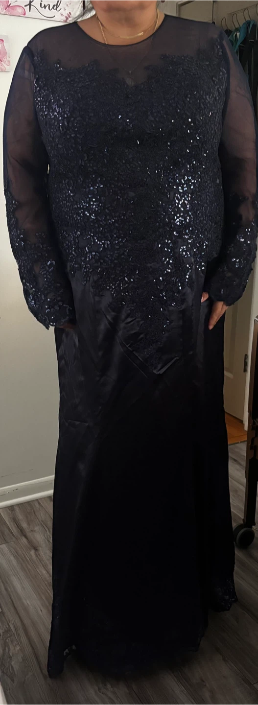 Navy Blue Sequined Evening Gown - photo 3
