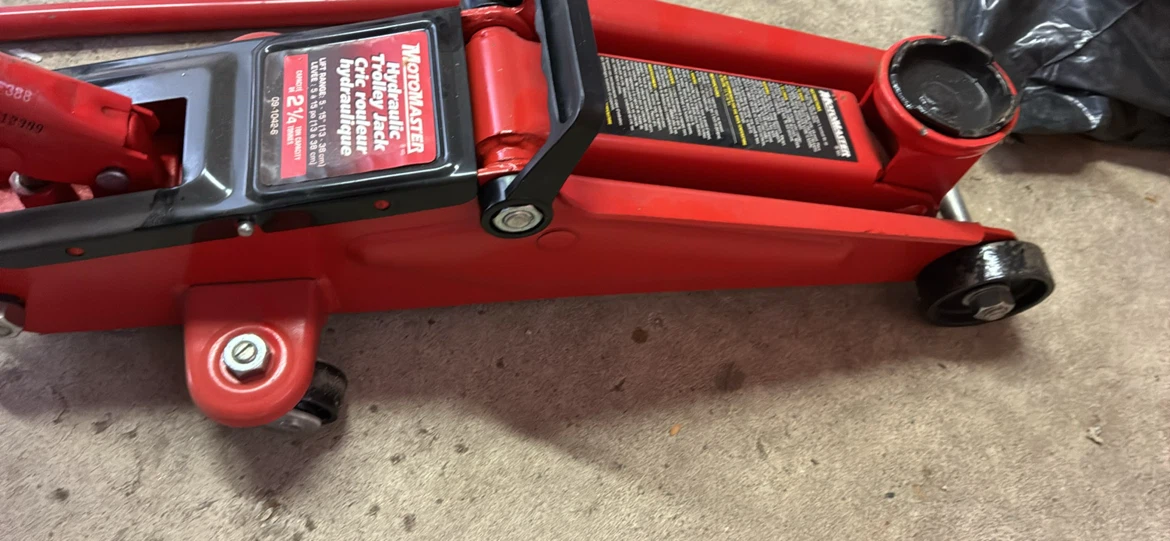 MotoMaster Hydraulic Floor Garage Jack - Great Condition - photo 3