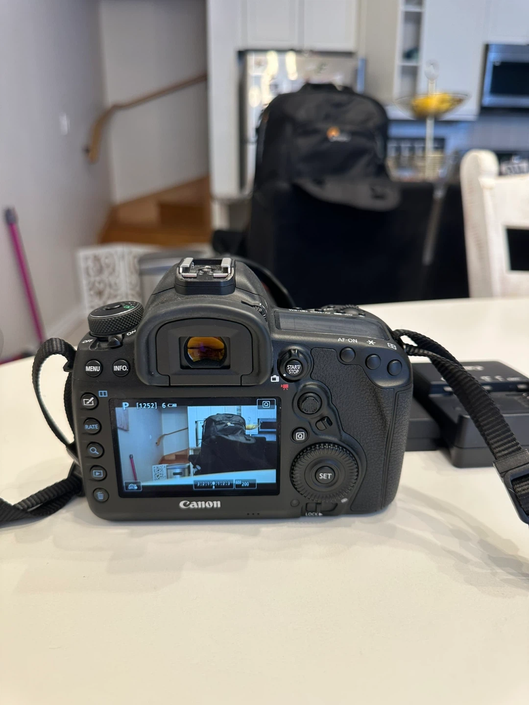 Canon EOS 5D Mark IV with EF 24-105mm f|4L IS II USM Lens - photo 5